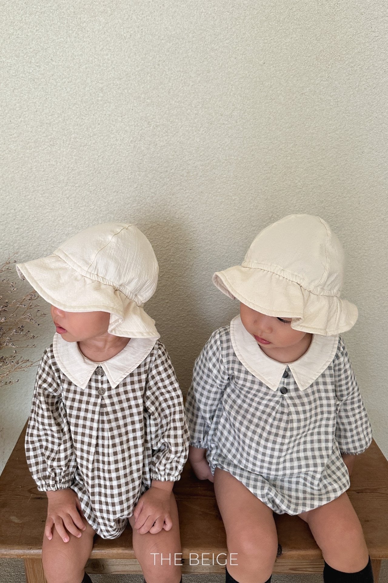 the beige petit collar suit (6-18m)