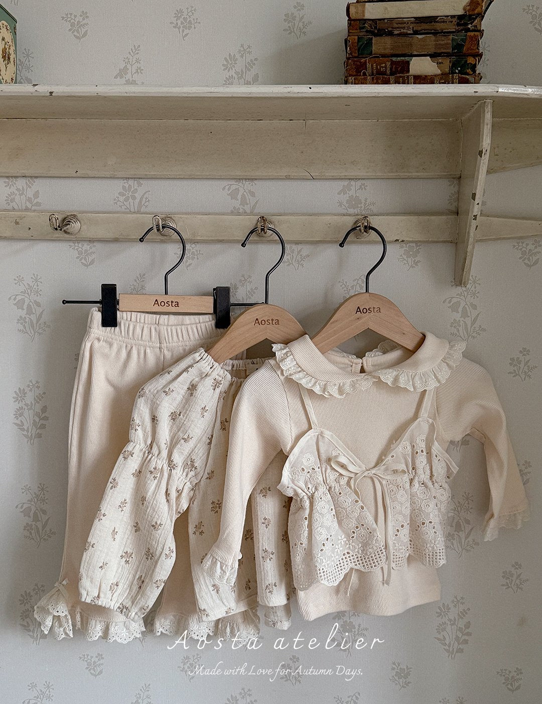 Aosta lace ribbon vest