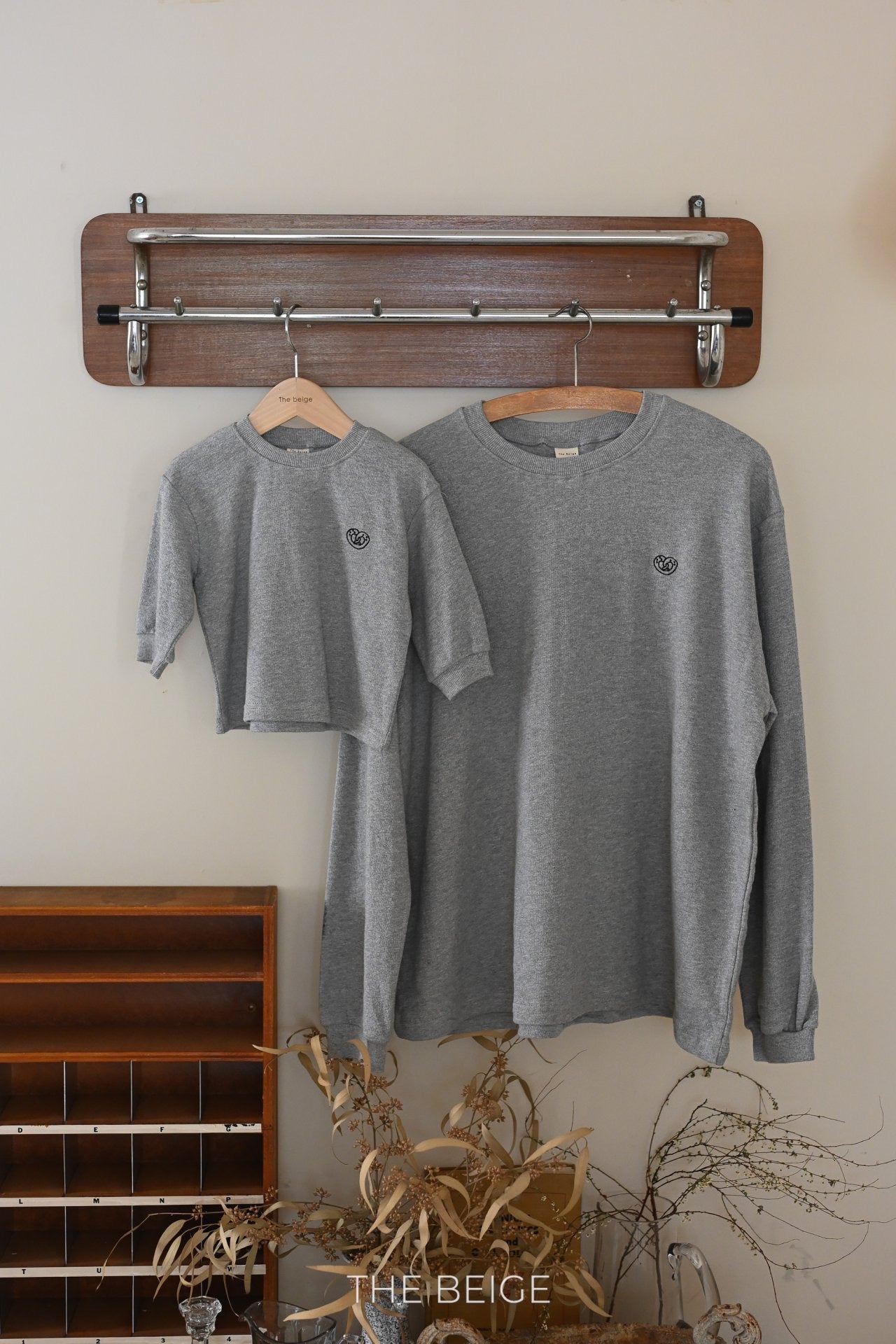 the beige basic long sleeve t-shirt(adult)