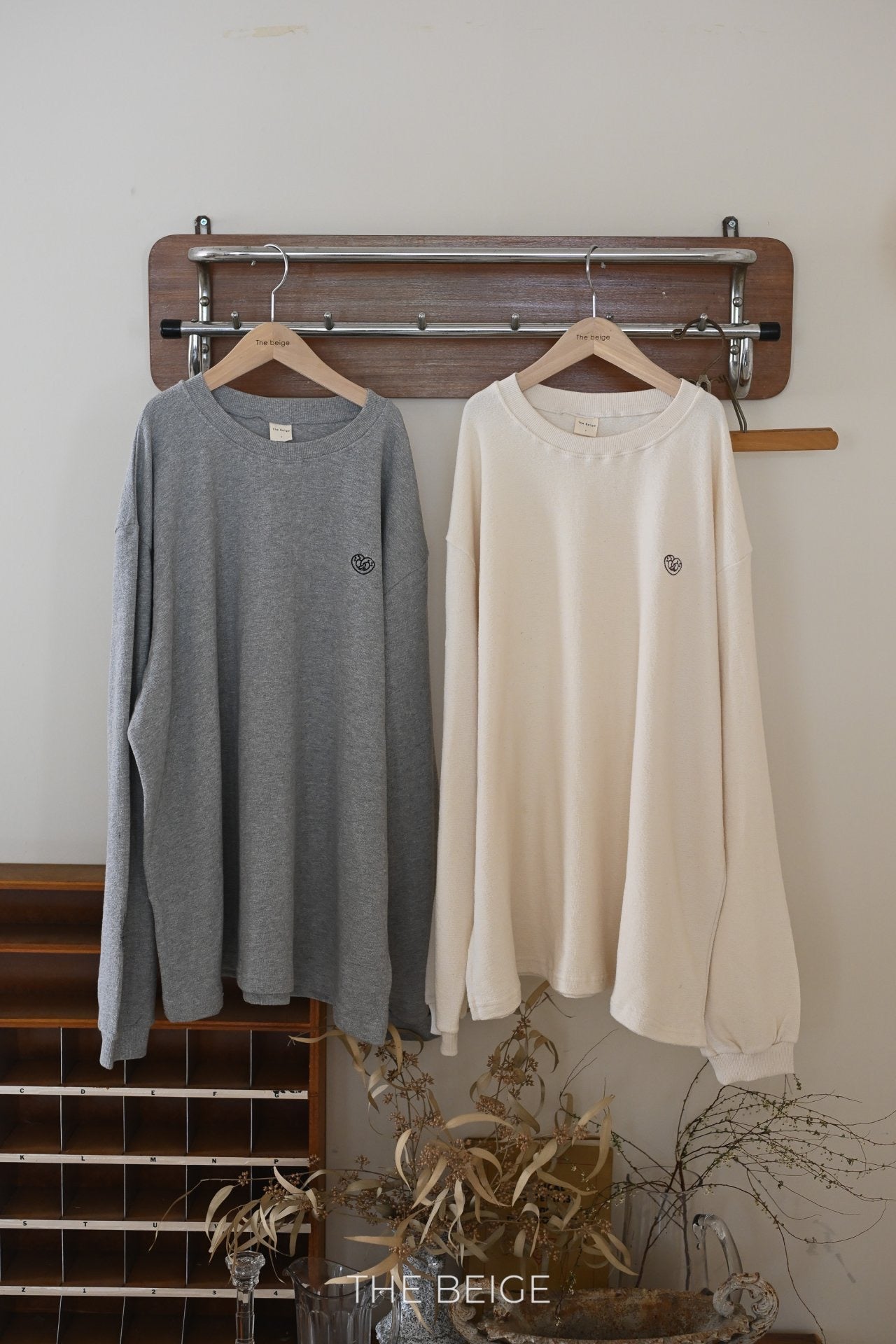 the beige basic long sleeve t-shirt(adult)