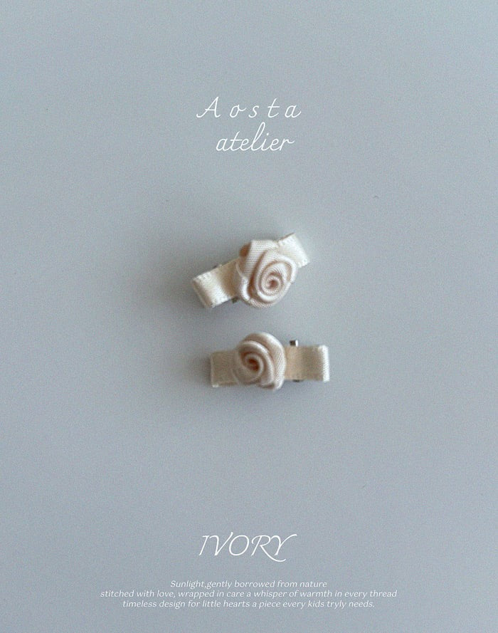 aosta Mini Rose pin
