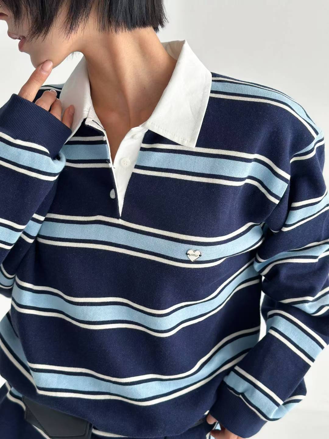 翻領雙條紋愛心標上衣 *共2色