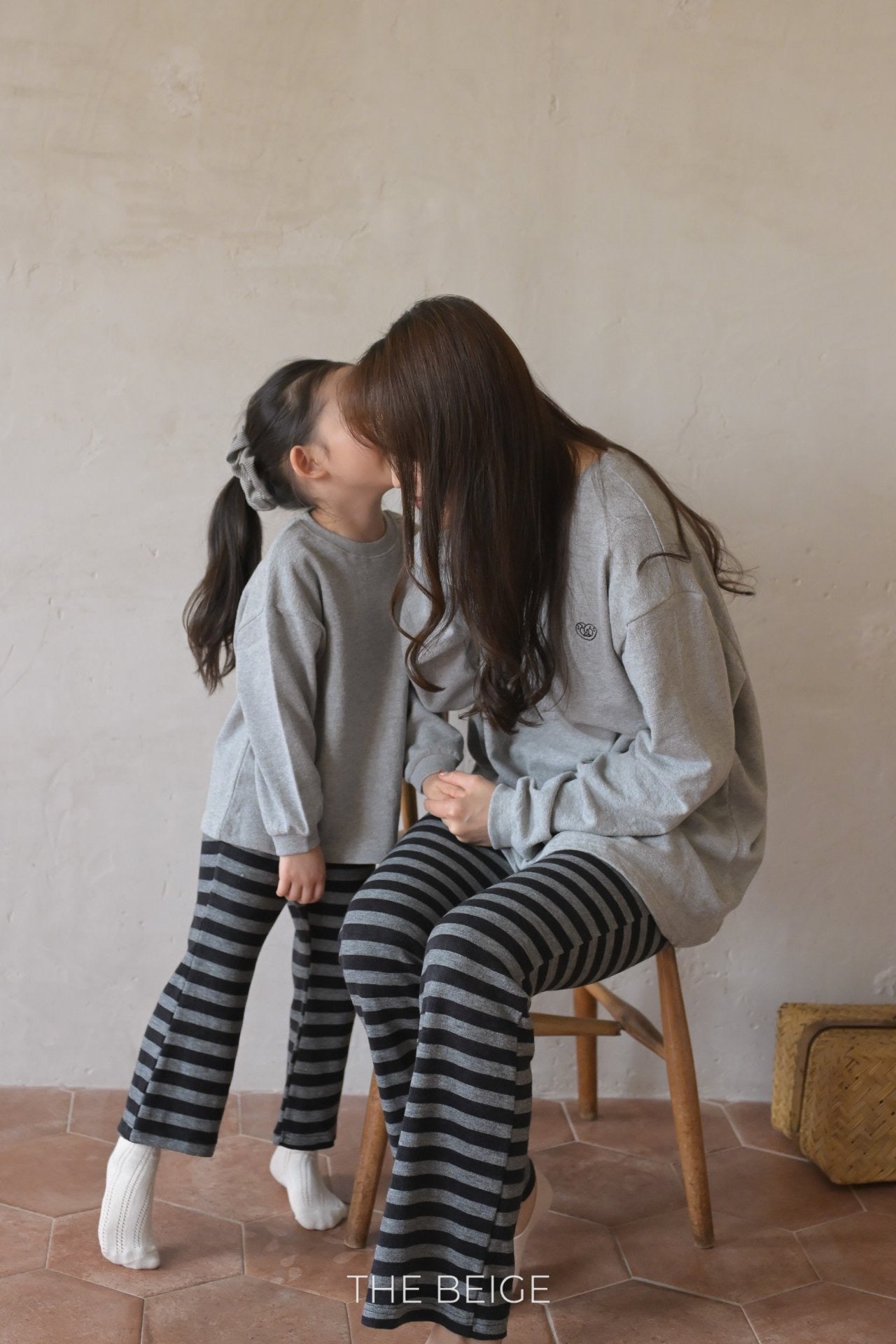 the beige basic long sleeve t-shirt (80-120cm)