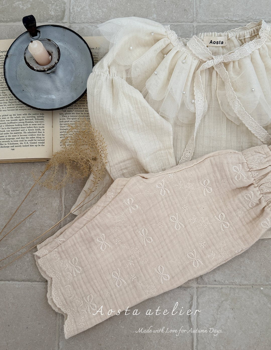 Aosta lace cape