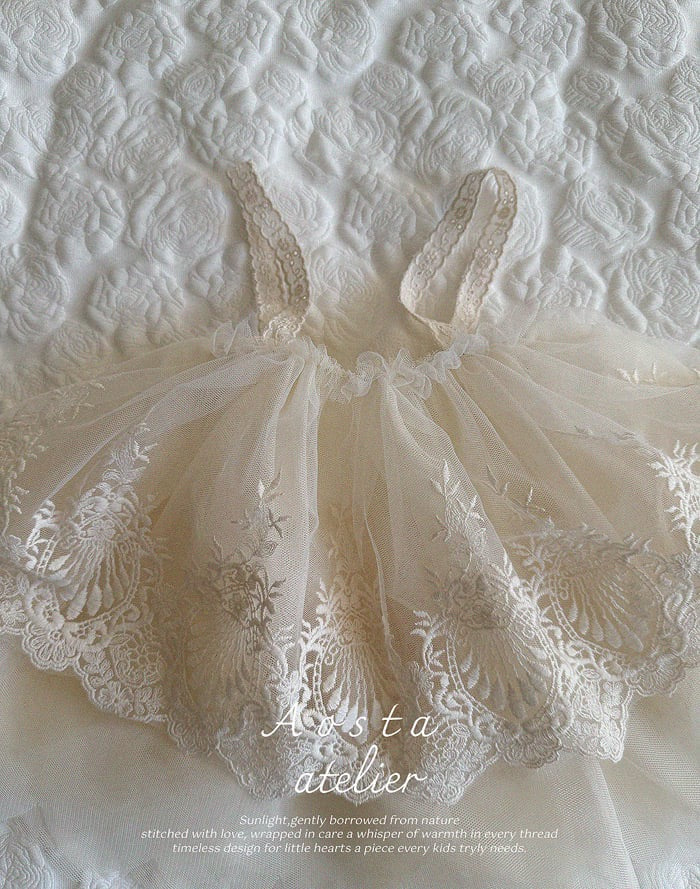 aosta Petal blouse
