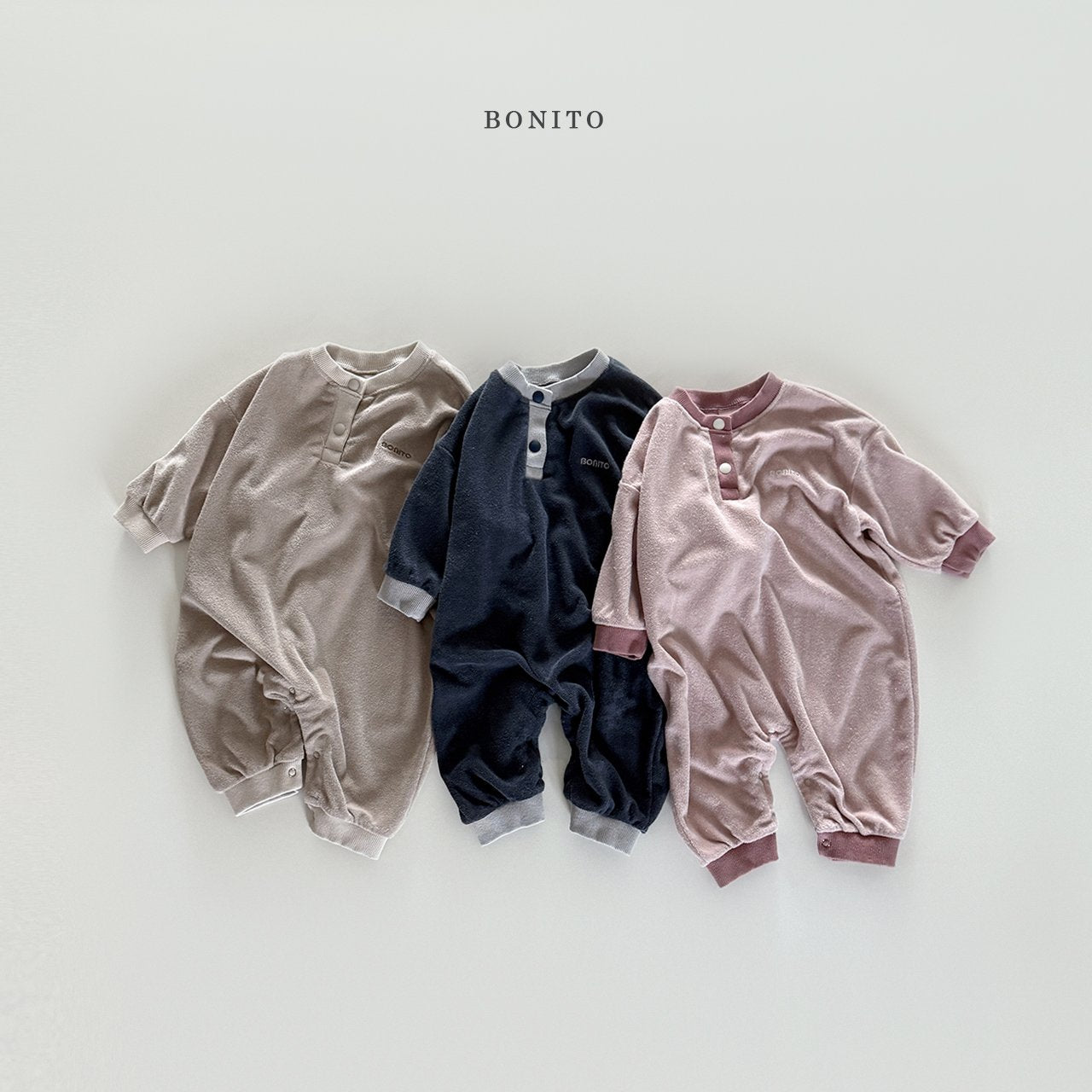 bonito terry color blocking short sleeve suit (3-18m)