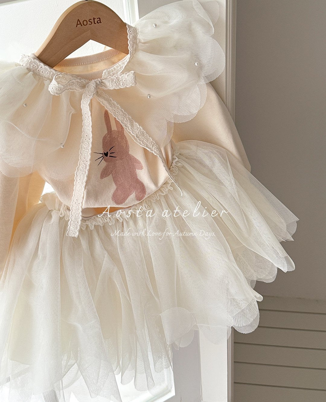 Aosta lace cape