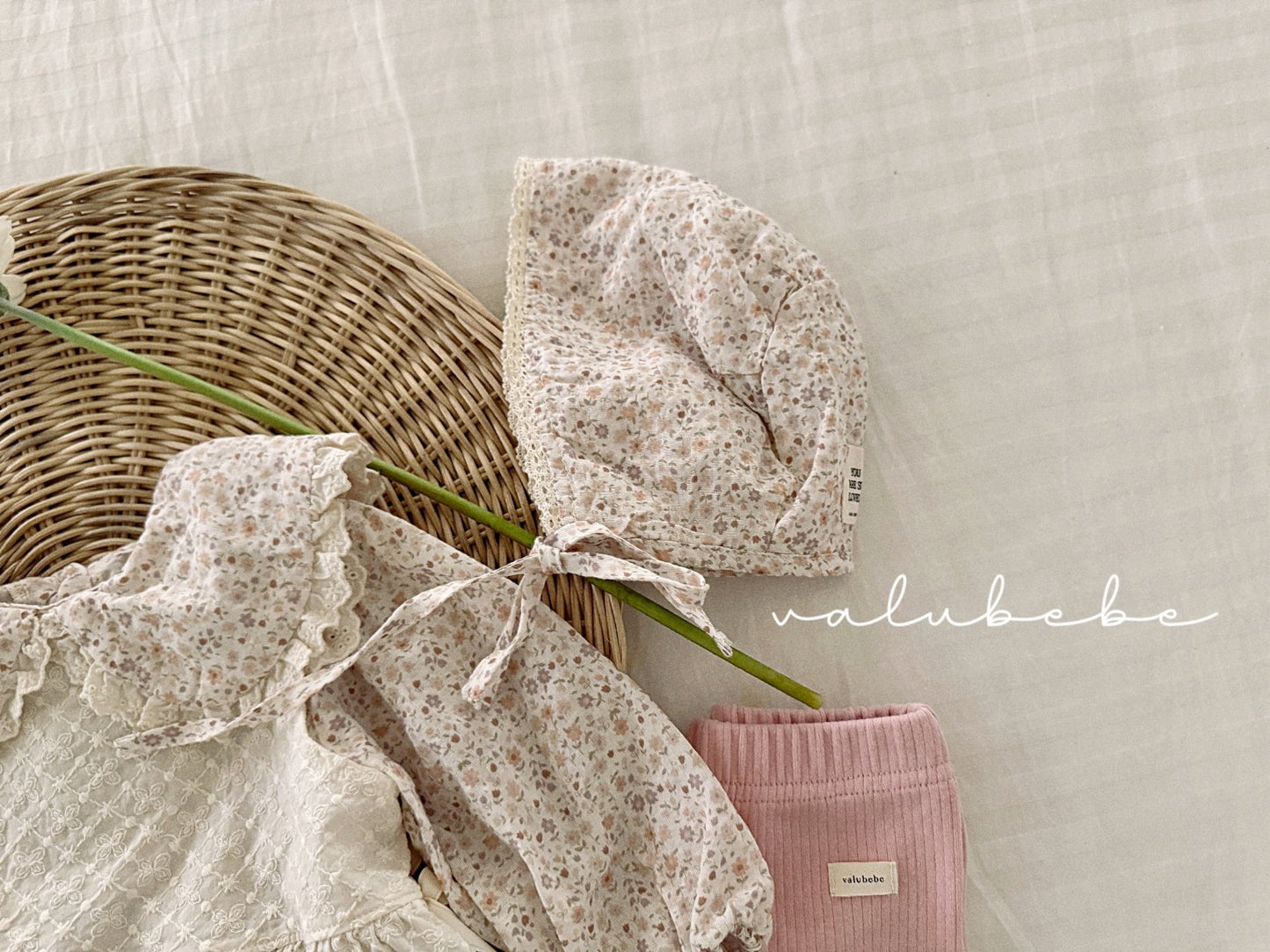 valubebe grand flower frill bonnet (Bebe)