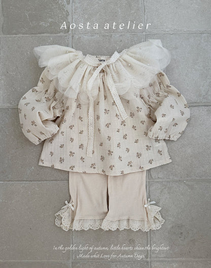 Aosta lace cape