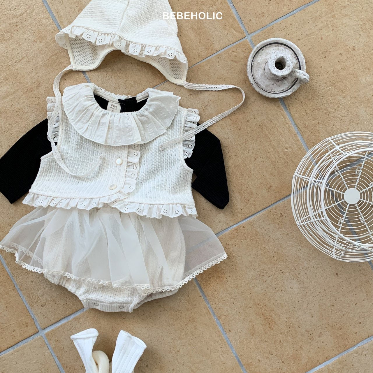 bebeholic lace frill vest (Bebe 6-18m)