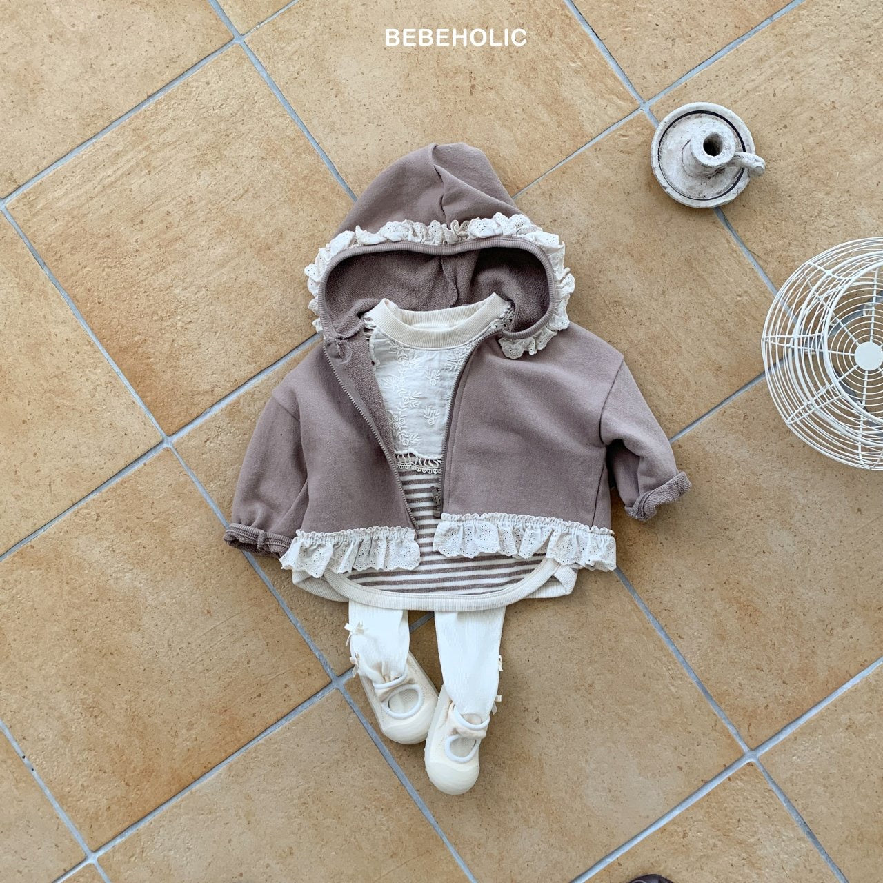 bebeholic cute hoodie zip-up (Bebe 3-18m)