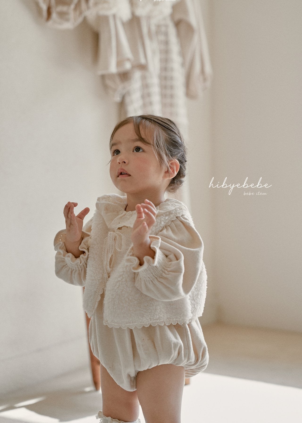 hibyebebe snowflake fur vest (Bebe )