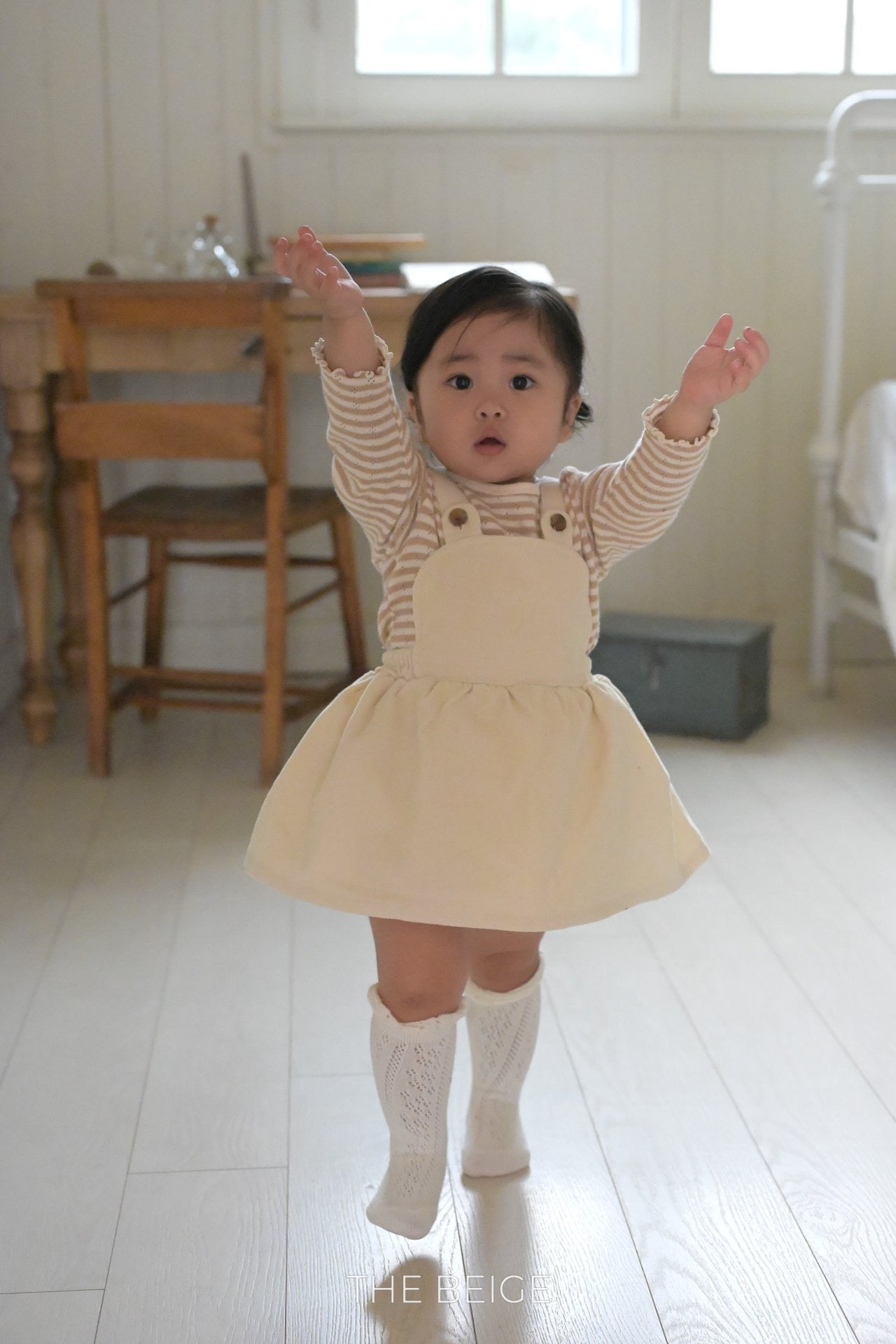 the beige earring suspender suit (6-18m)
