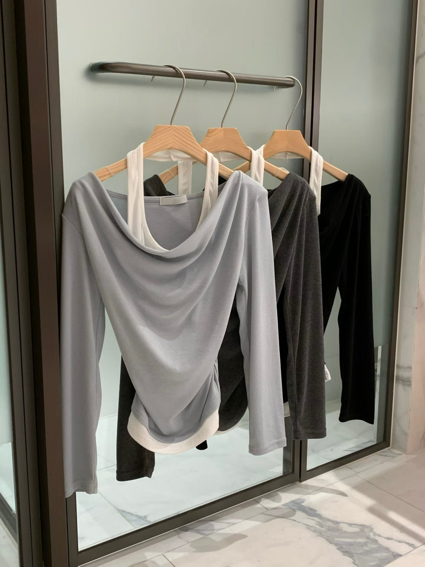 柔軟彈性假兩件掛頸top *共3色