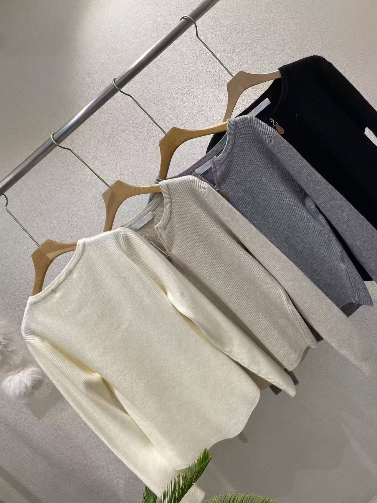 小皮扣拉鍊top *共4色