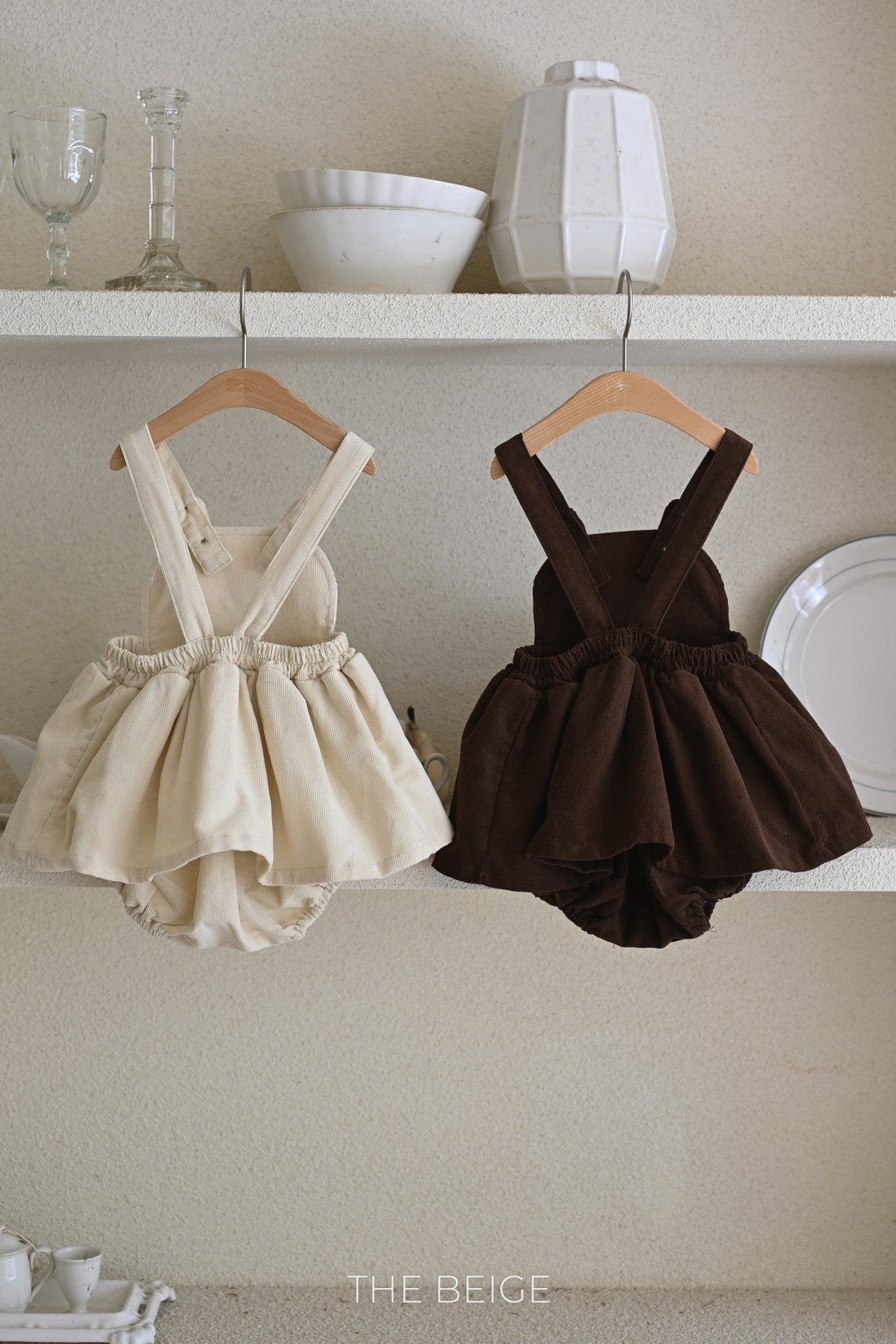 the beige earring suspender suit (6-18m)