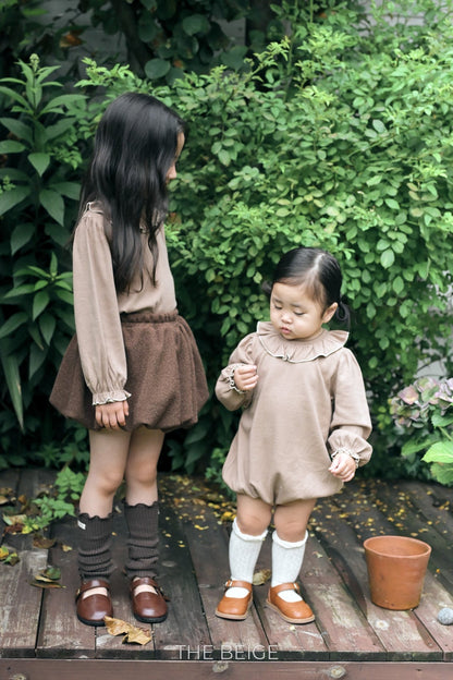 the beige eri frill suit (6-18m)