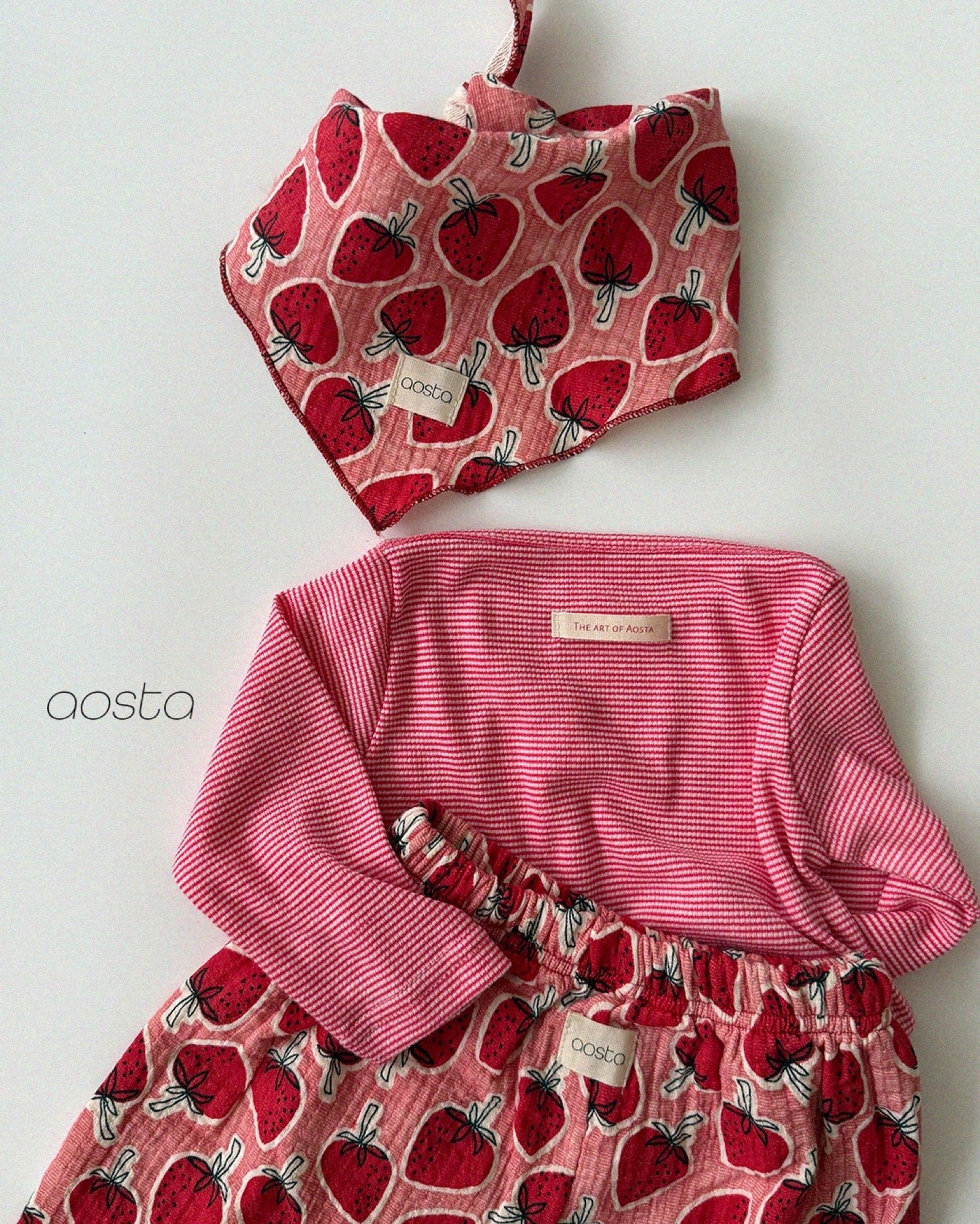 Aosta strawberry scarf