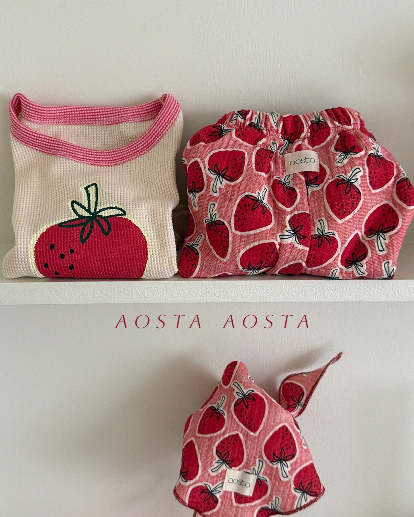 Aosta strawberry scarf
