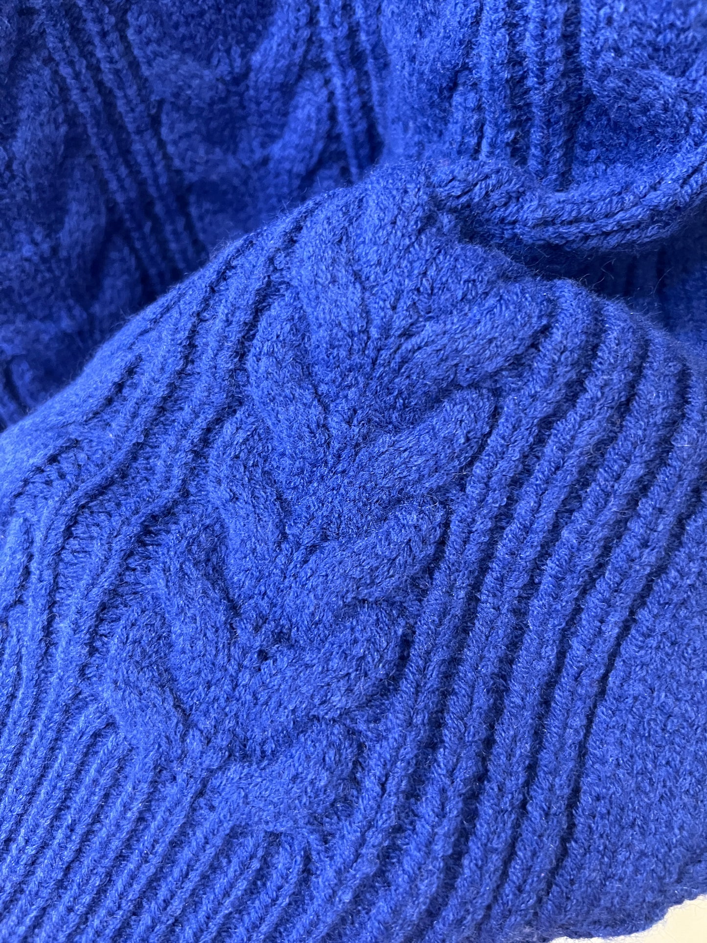 克萊因藍麻花套頭毛衣
