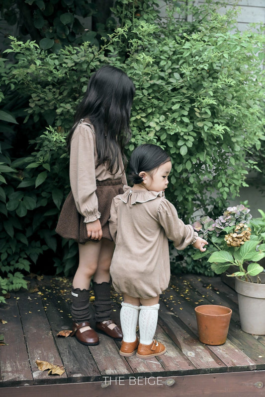 the beige eri frill suit (6-18m)