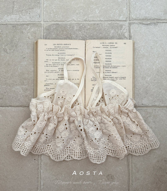 Aosta lace ribbon vest