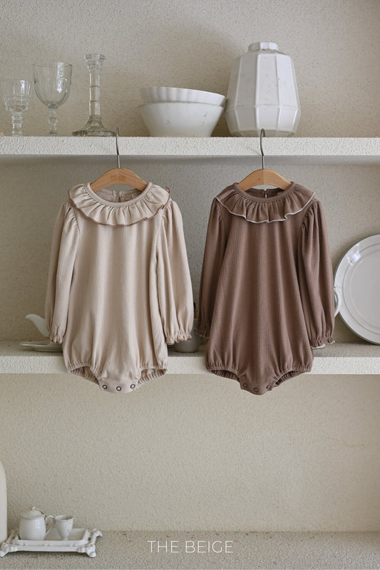 the beige eri frill suit (6-18m)