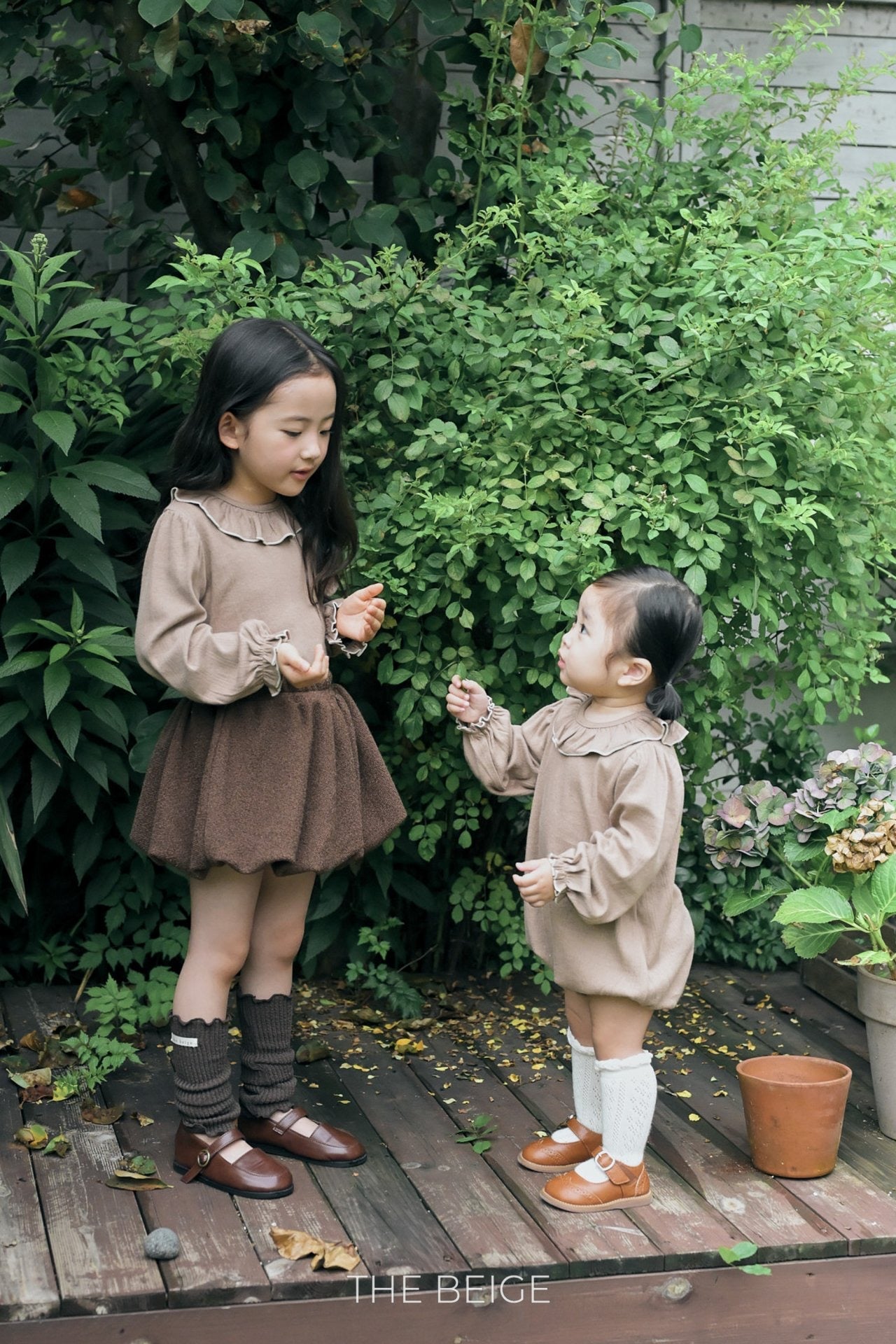 the beige eri frill suit (6-18m)