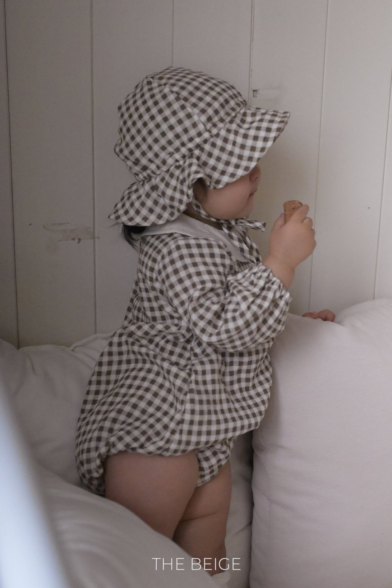 the beige mandu bucket hat